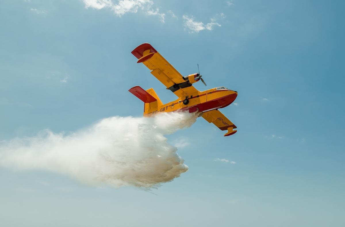 Uno de los aviones Canadair que Avincis opera en Portugal.