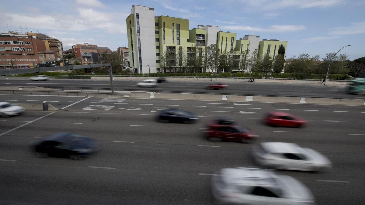 Carriles de entrada a Barcelona por la avenida Meridiana.