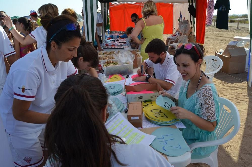 Más de 200 participantes 'se mojan' por la esclerósis múltiple en Playa Paraíso