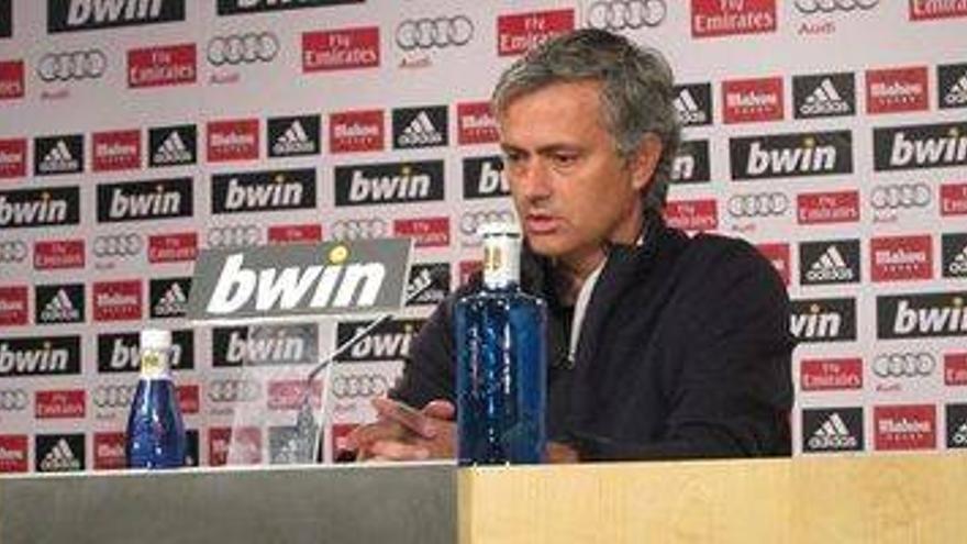 El Madrid renueva a Mourinho hasta el 2016