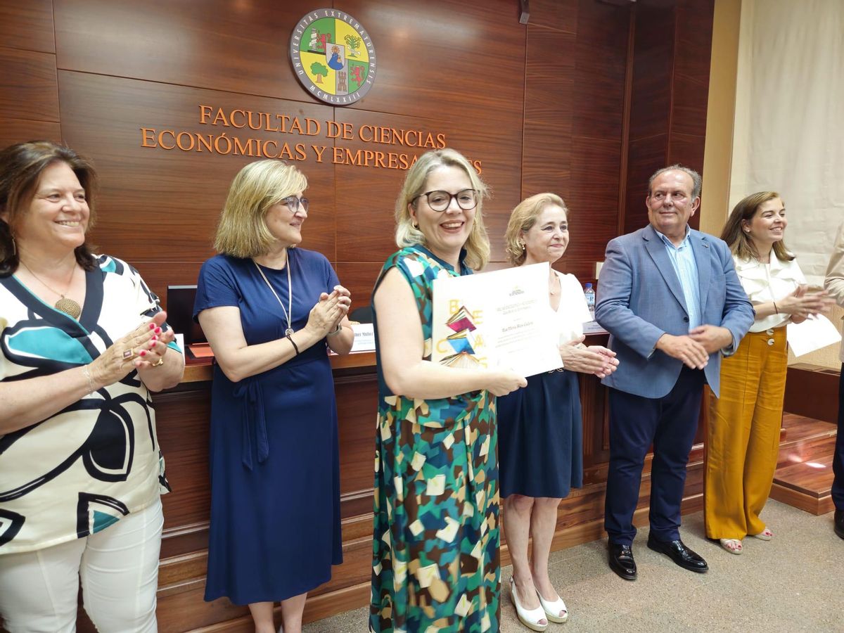 Una de las agraciadas con una beca de 1.000 euros de Caja Rural de Extremadura.