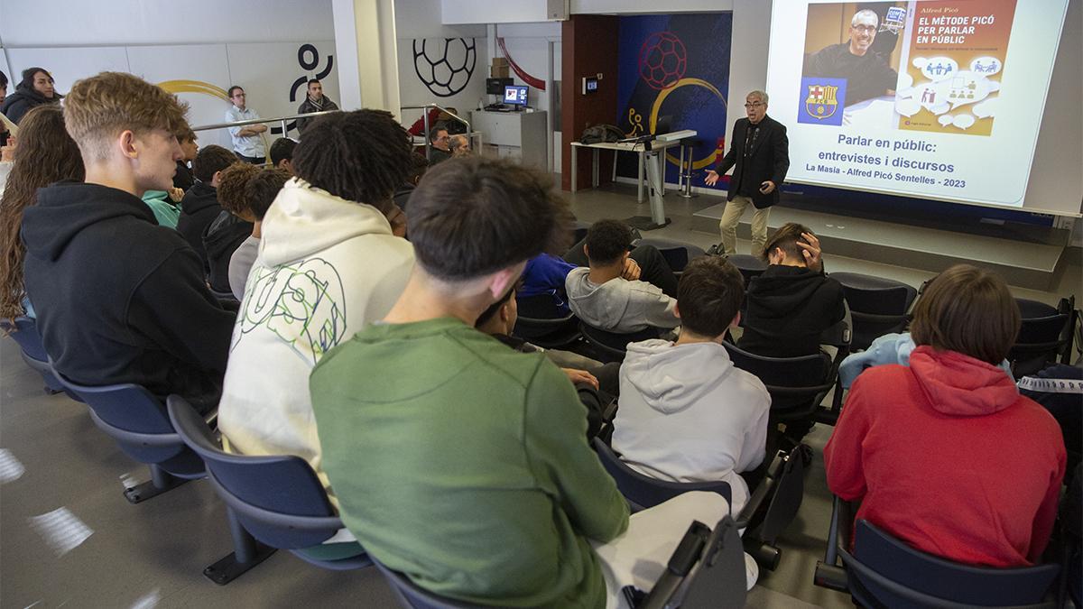 Charla para enseñar Oratoria a los jugadores del Barça de La Masia. A cargo de Alfred Picó