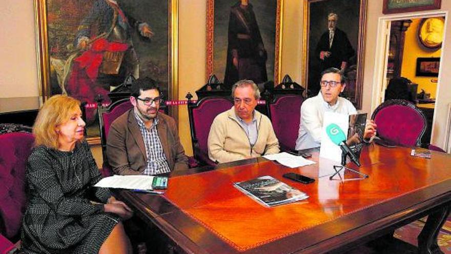 Un momento del acto de presentación del informe, ayer, en Santiago. |   // ANTONIO HERNÁNDEZ