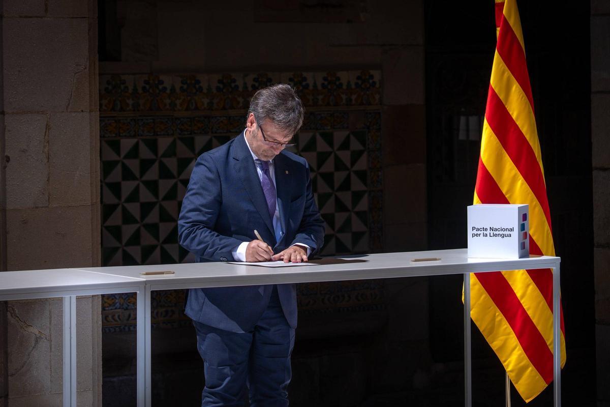 Acto de firma del Pacte Nacional per la Llengua