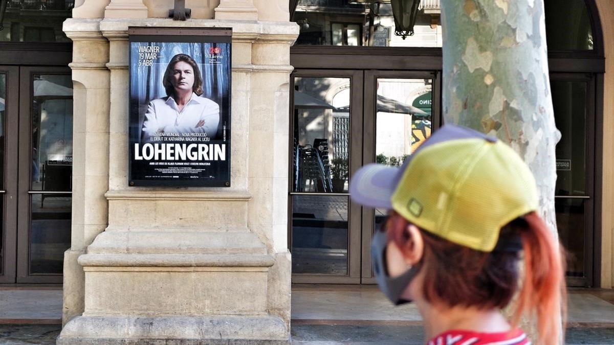 Cartel de 'Lohengrin' en la fachada del Liceu