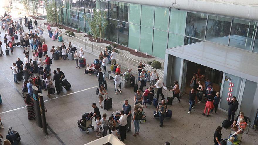 El aeropuerto supera por primera vez los 2 millones de viajeros en septiembre