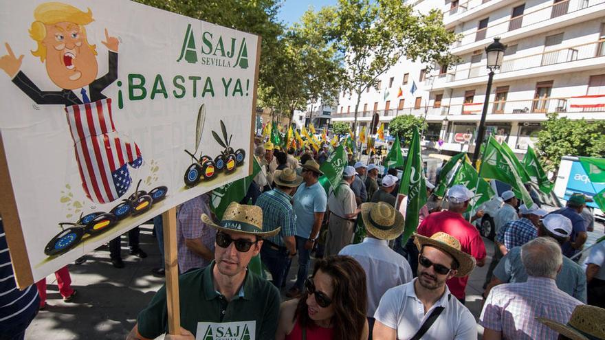 Concentración frente al consulado de EEUU en Sevilla.