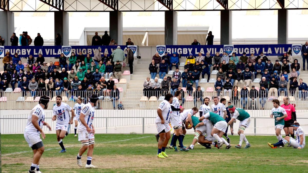 El Club de Rugby Huesitos La Vilase llevó el duelo autonómico ante el Valencia.