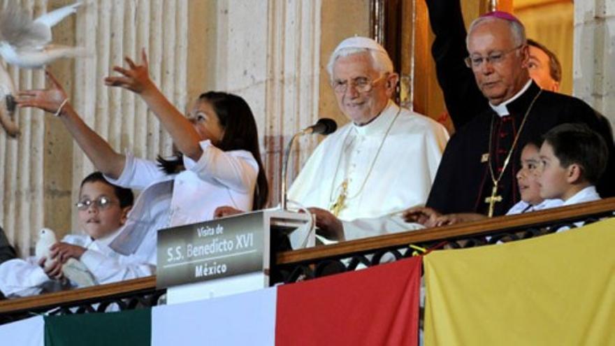 Benedicto XVI insta a &quot;cuidar&quot; de los niños