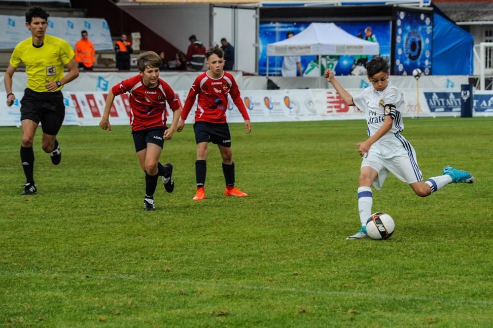 El arranque del Arousa Fútbol-7 trae a la localidad este fin de semana visitantes venidos de hasta siete países