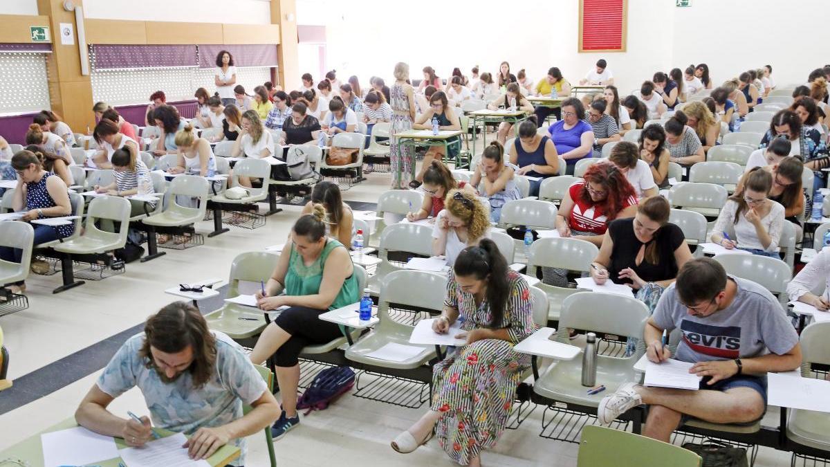 Opositores en un examen celebrado el año pasado. // Marta G. Brea