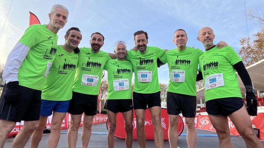 Kilómetros infinitos de amistad y 57 maratones culminadas que celebrar en Gijón