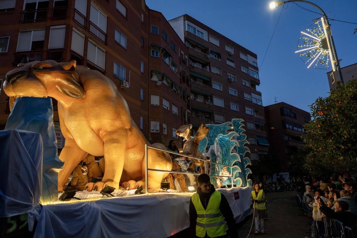 Fotogalería | Así fue el paso de los Reyes Magos por Badajoz