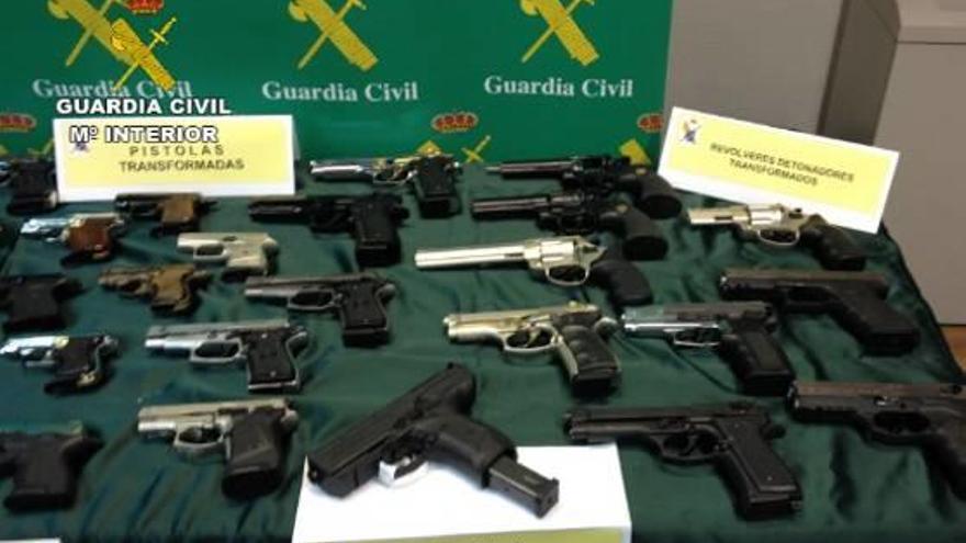 Imgen del material intervenido por la Guardia Civil durante la operación.