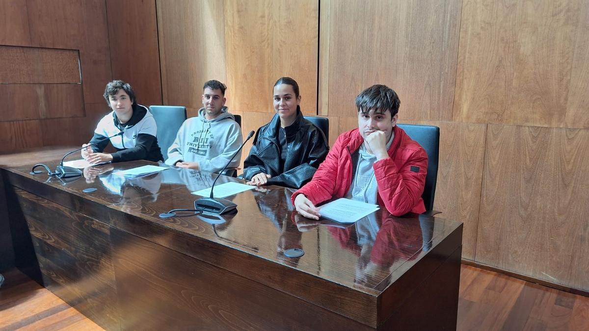 Alumnos del Igafa participantes en el encuentro con el Concello.