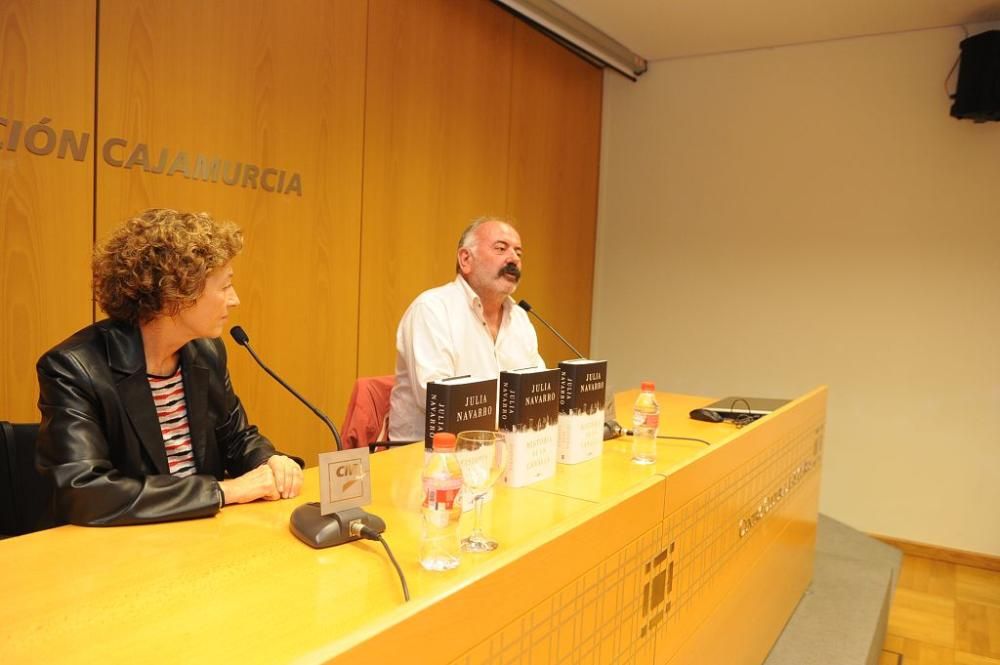 Presentación del libro "Historia de un canalla", d