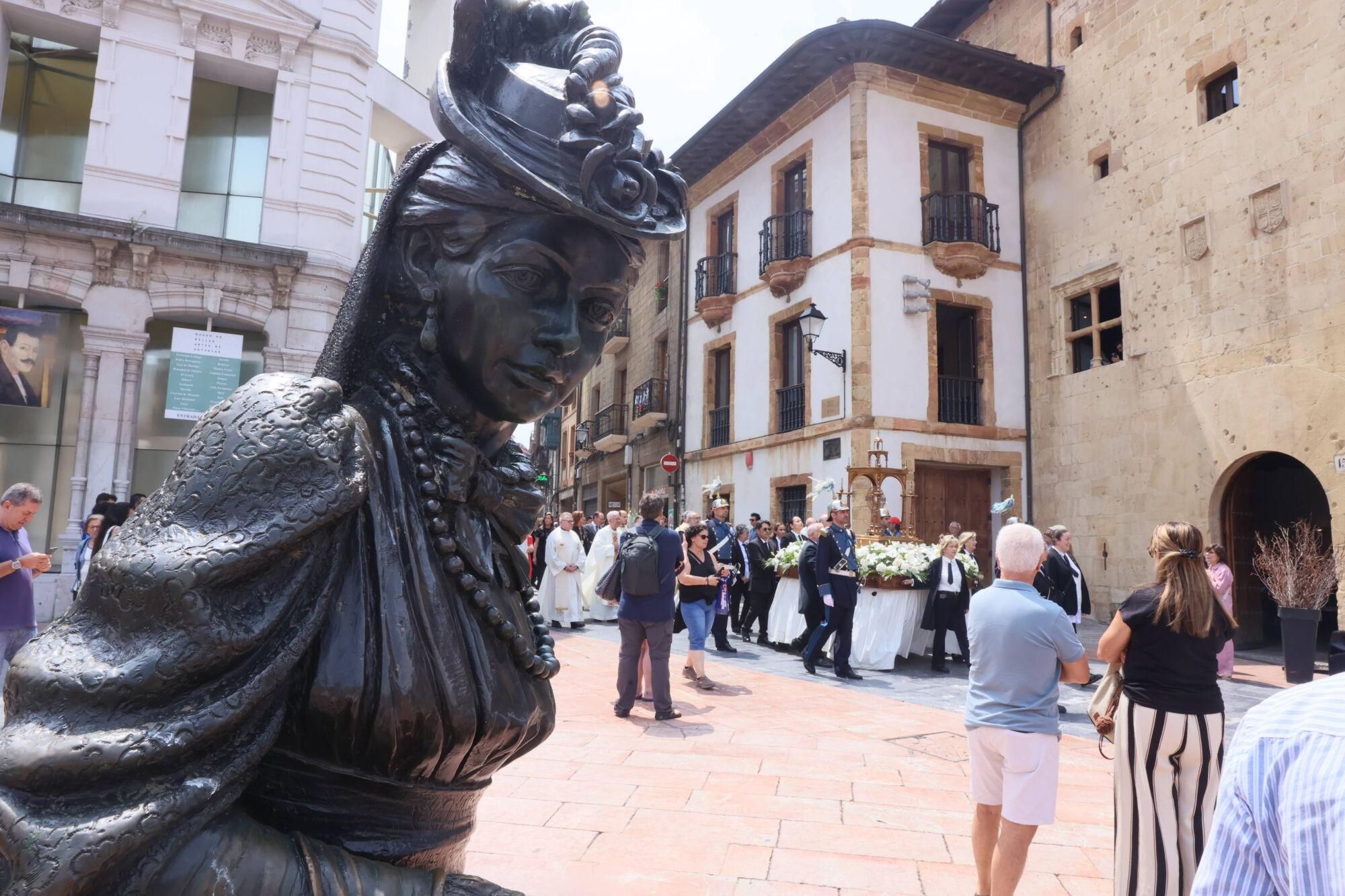 Así fue la misa del Corpus Christi en la catedral de Oviedo.