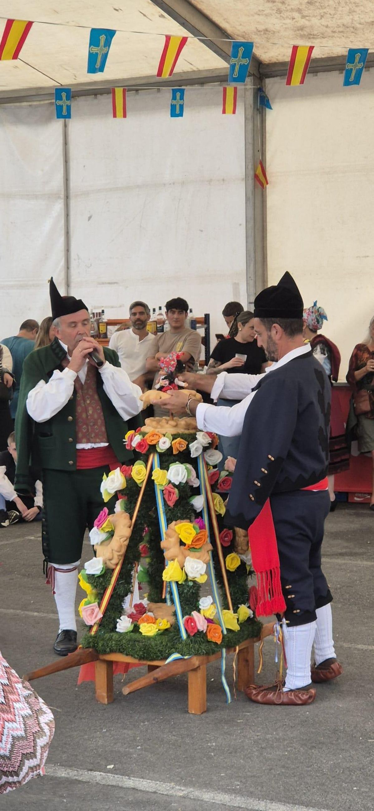 Fiestas de San Juan y San Pedro en Arenas de Cabrales.