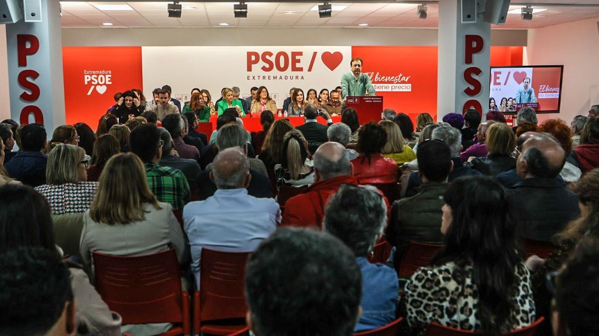 Fernández Vara, este sábado, en la reunión del PSOE de Extremadura.