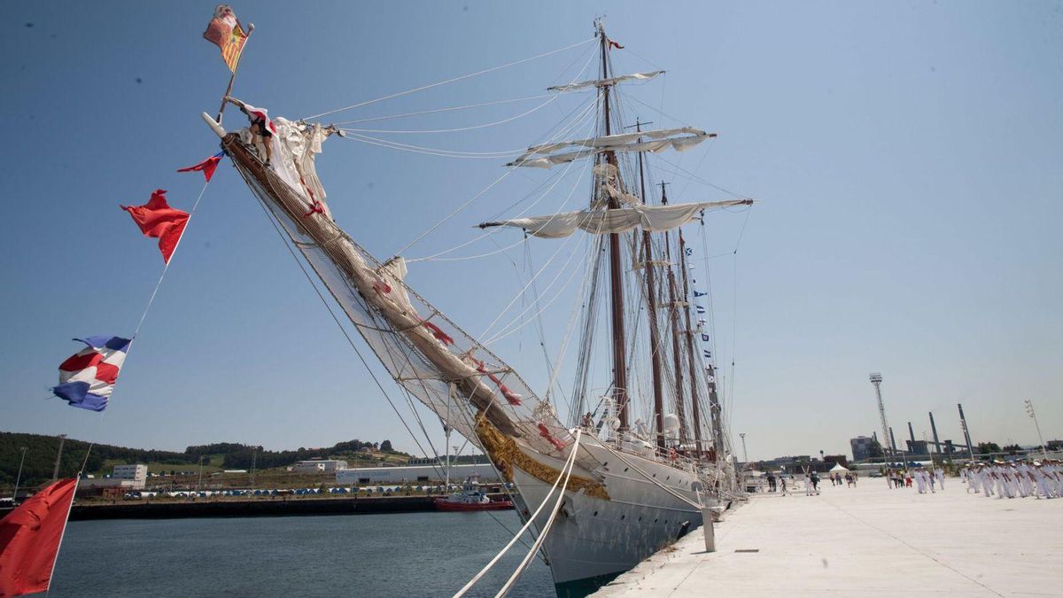 El buque "Elcano", rumbo a Gijón, donde será madrugador al llegar y donde la Princesa Leonor volverá a embarcarse en él