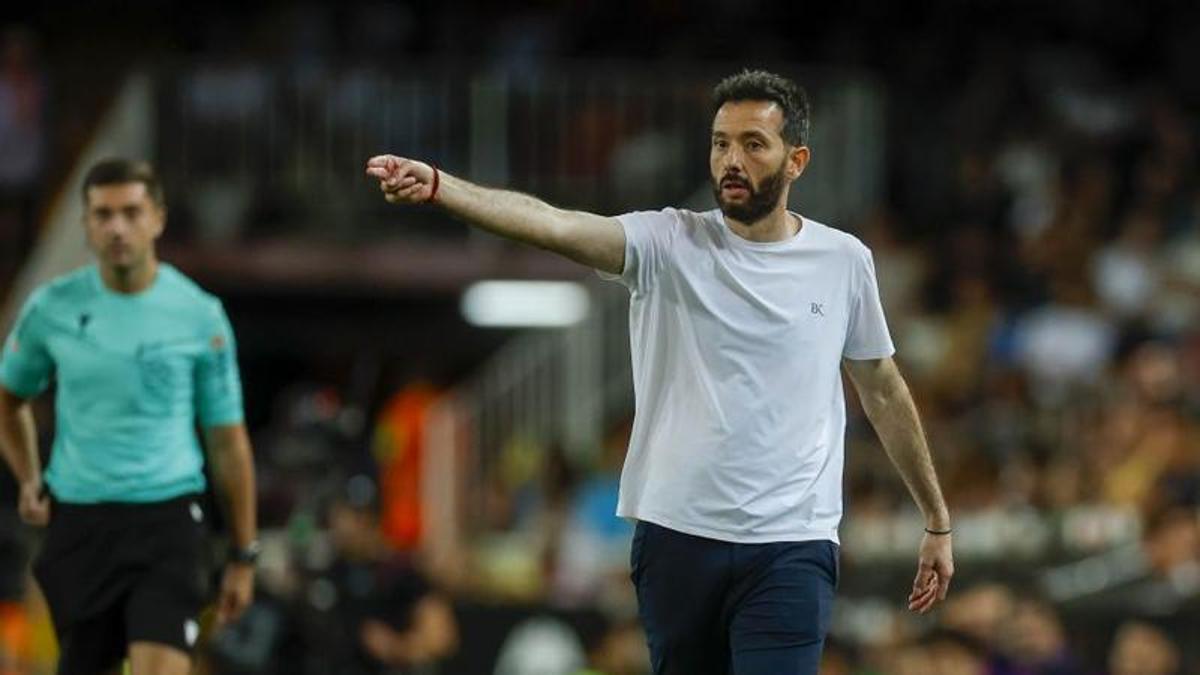 Carlos Corberán da explicaciones sobre la temporada del Valencia CF