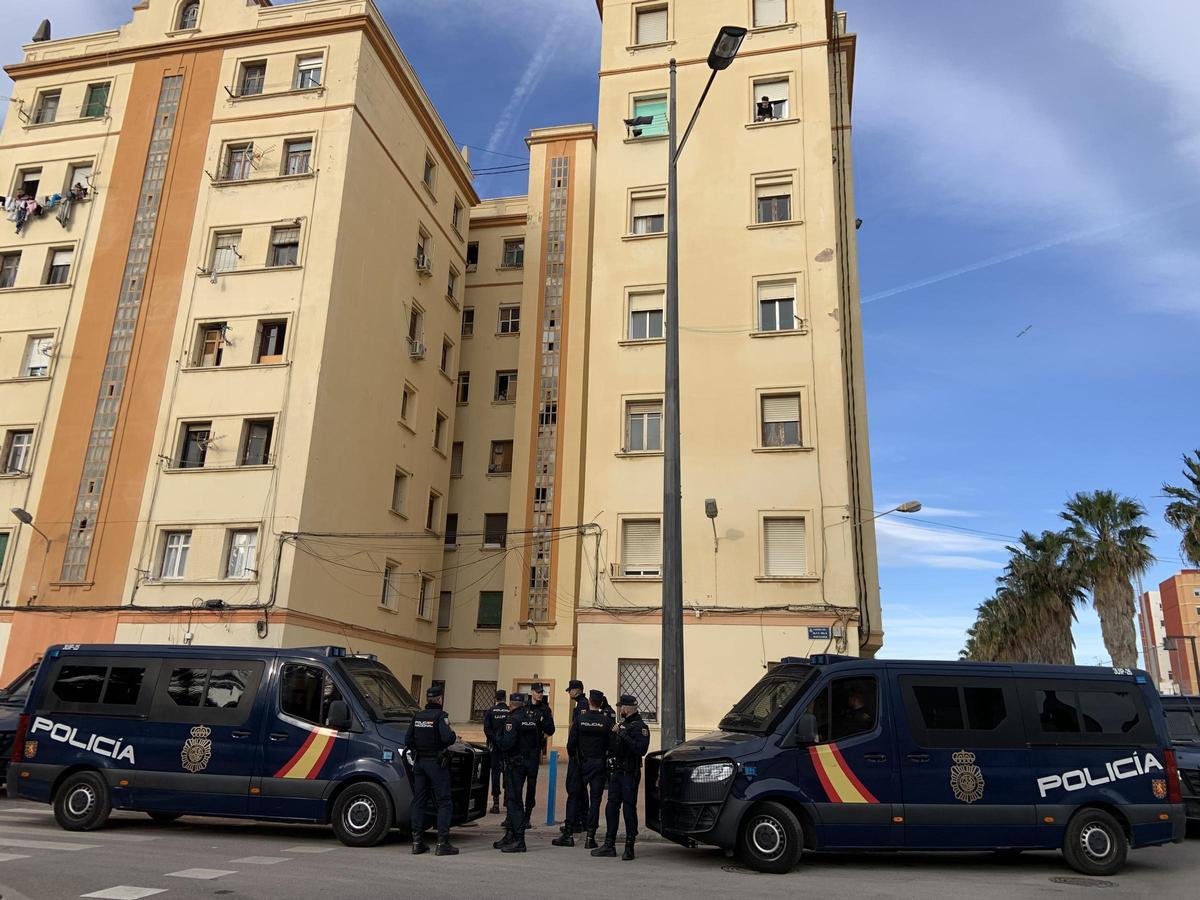 Agentes del Cuerpo Nacional de Policía, en el desahucio.