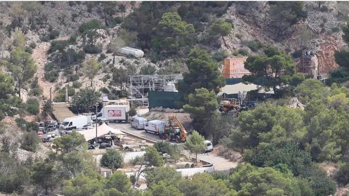 Montaje de la fiesta egipcia en sa Pedrera de Can Coix.
