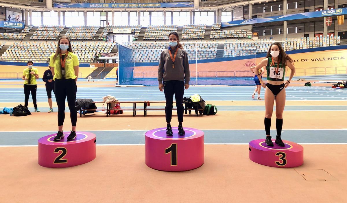 En  el  pentatlón,  el  triunfo  fue  para  una  mujer  más  curtida, Sanae  Zouine, flanqueada  en  el  podio  por  dos  atletas  Sub-20, de  17  años,  Mara  Herrando y Andrea Tirado  .