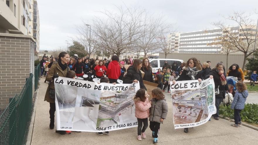 En imágenes | Arcosur vuelve a reclamar en la calle la finalización del colegio Ana María Navales