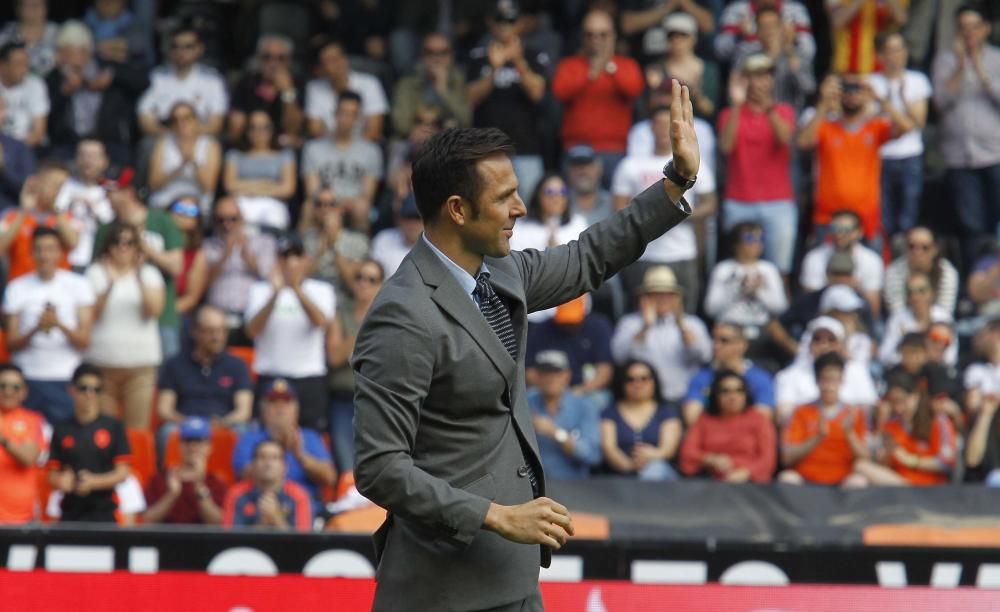 Mestalla se rinde a Carlos Marchena