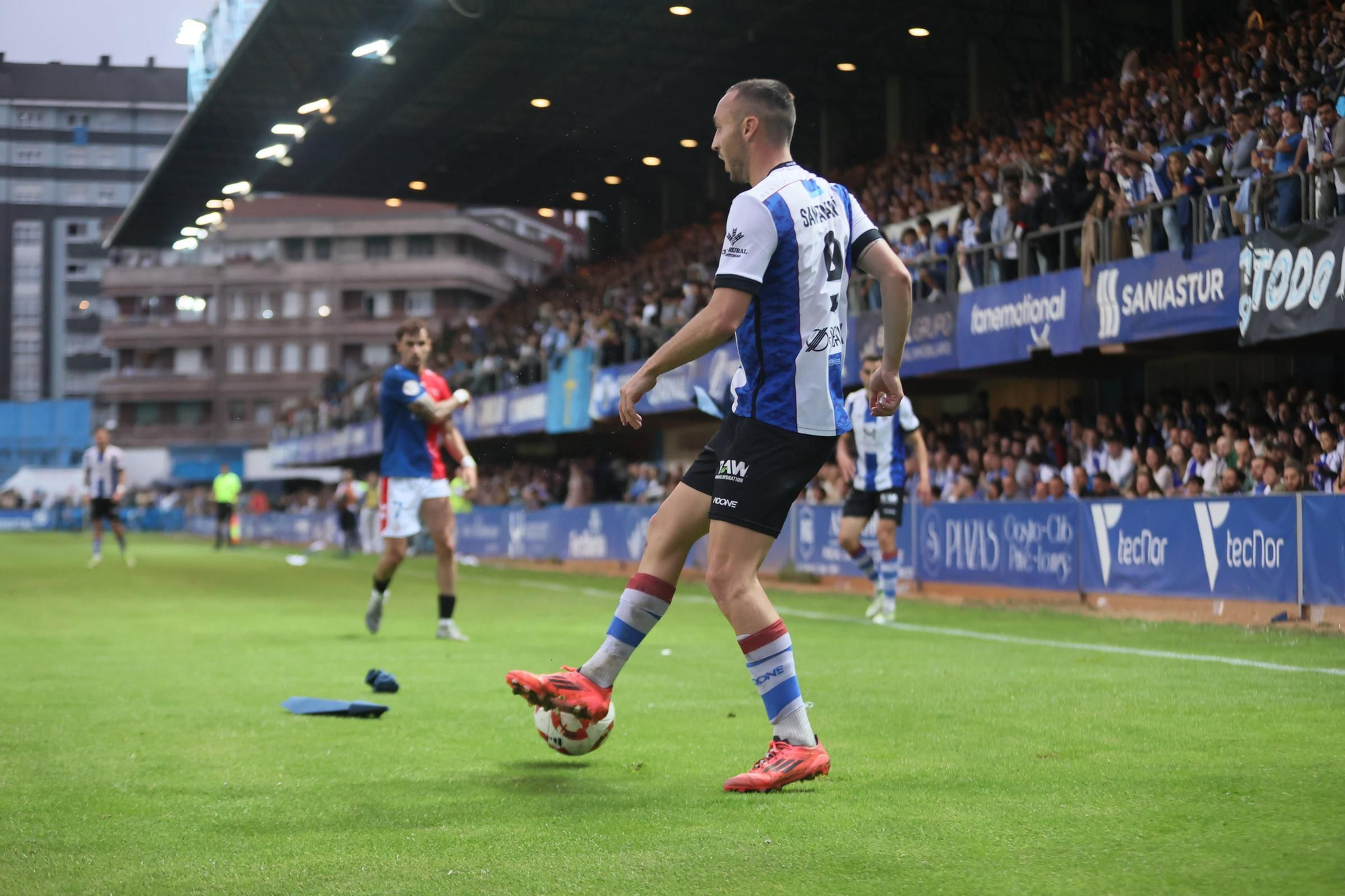 EN IMÁGENES: La final por el ascenso entre Avilés y Rayo Majadahonda vivida en el Suárez Puerta