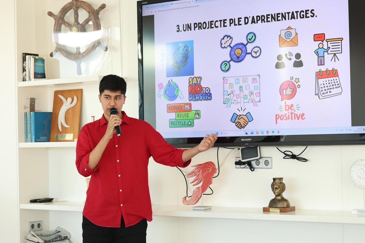 Galería: alumnos del Quartó de Portmany presentan su campaña sobre la bahía y las tortugas