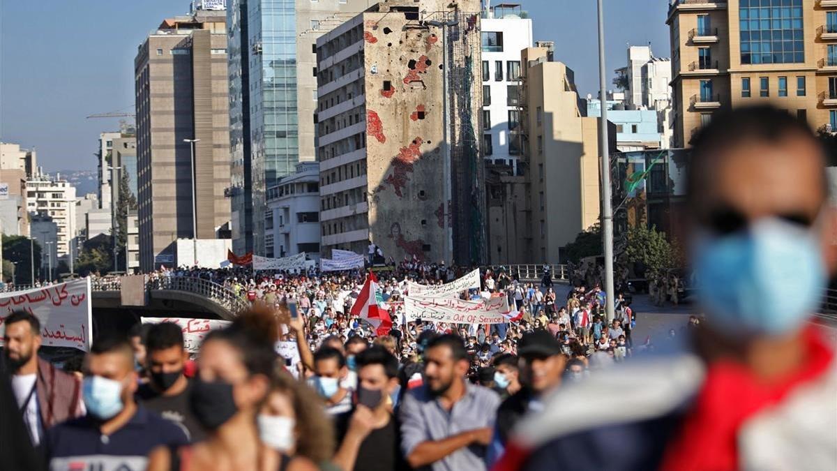 Manifestación en Beirut para conmemorar el primer anirversario del inicio de las protestas, este sábado.