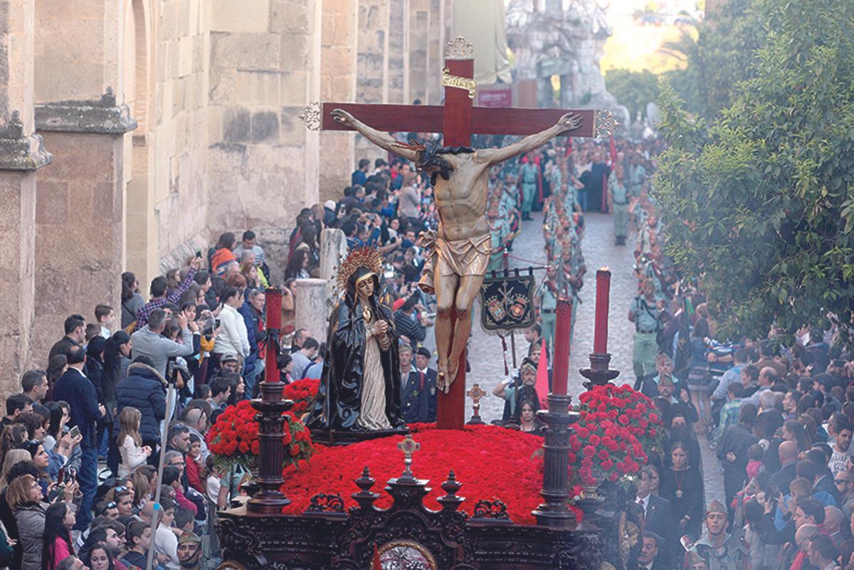 CARIDAD DE SAN FRANCISCO. ESTA EXTRAORDINARIA TALLA SE ENCUADRA EN LA ESCUELA SEVILLANA DE FINALES DEL SIGLO XVI, CASI EN LA TRANSICIÓN AL BARROCO. FUE DONADA POR JUAN DRAPER A LA COFRADÍA