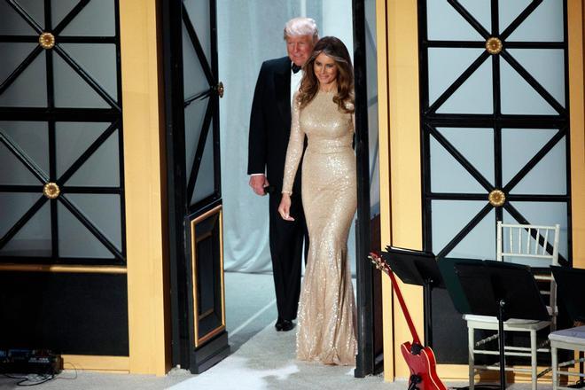Melania Trump con un diseño de Reem Acra en los actos de la investidura presidencial