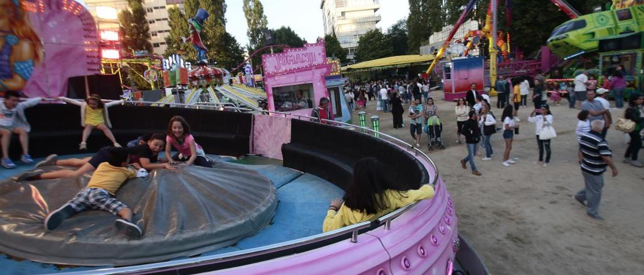 Atracciones en las fiestas de Coia. // Marta G. Brea