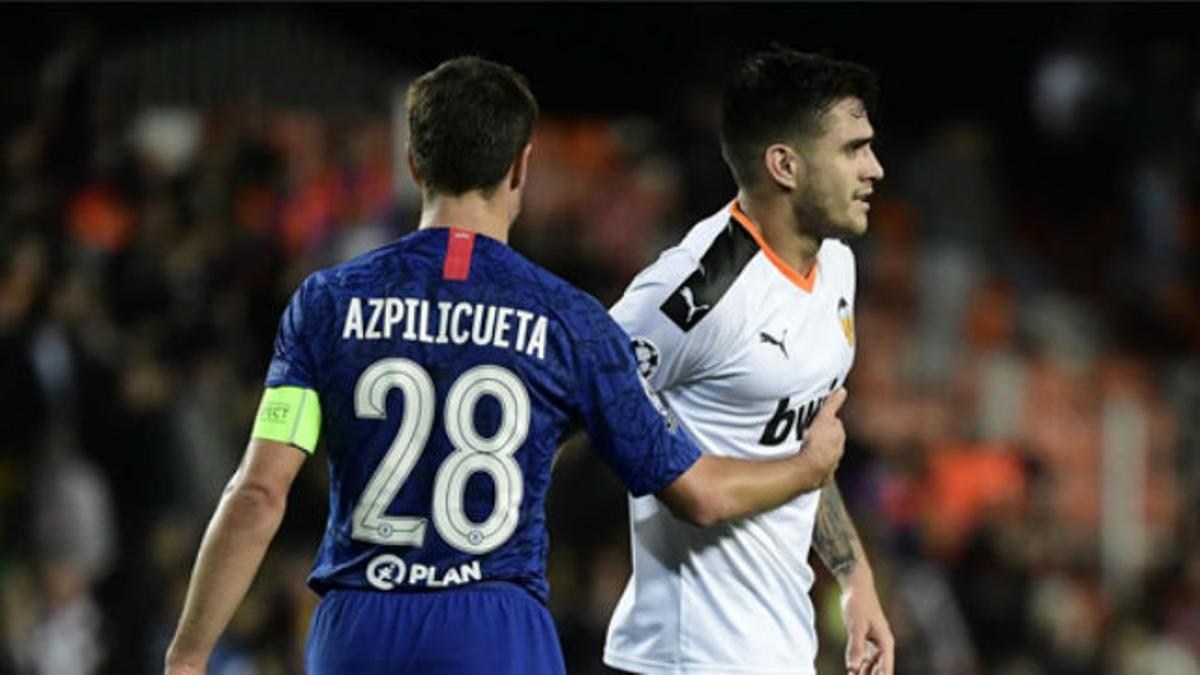 Maxi Gómez falló una ocasión clamorosa ante el Chelsea