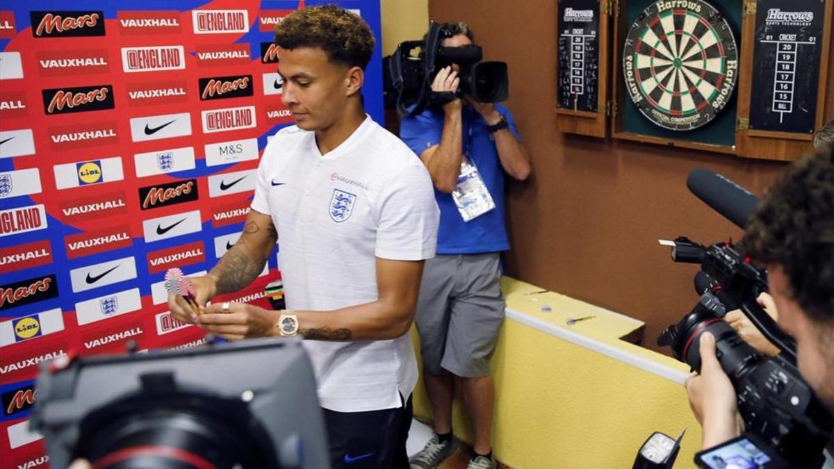 Dele Alli, en un acto publicitario de 'Los Tres Leones'