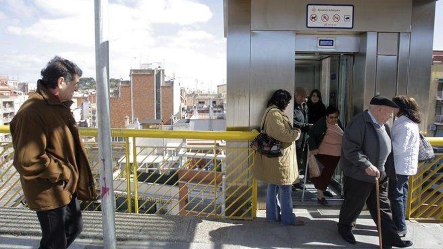 Muere un anciano de 82 años tras quedar atrapado y golpearle el ascensor de su vivienda