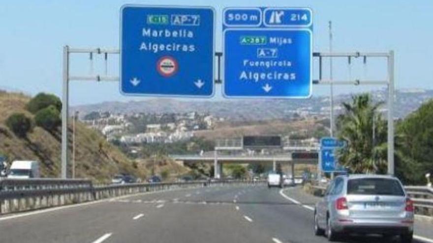 Un tramo de la autopista AP-7 a su paso por el término municipal de Marbella.