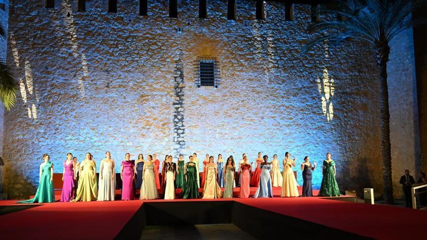 Las candidatas a Reina de las Fiestas de Elche brillan en una gala renovada en Traspalacio