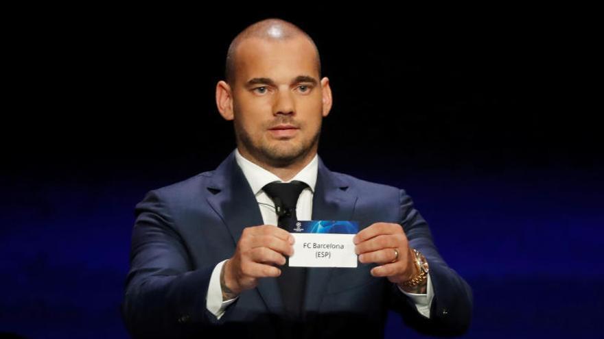 Wesley Sneijder mostra el paper del Barça