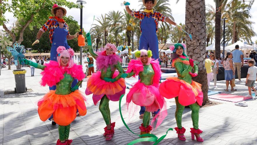 Primavera de acrobacias y flores en Ibiza