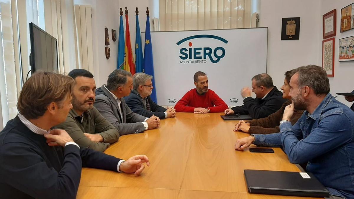 Siero mejorará los polígonos industriales de acuerdo con los empresarios -  La Nueva España