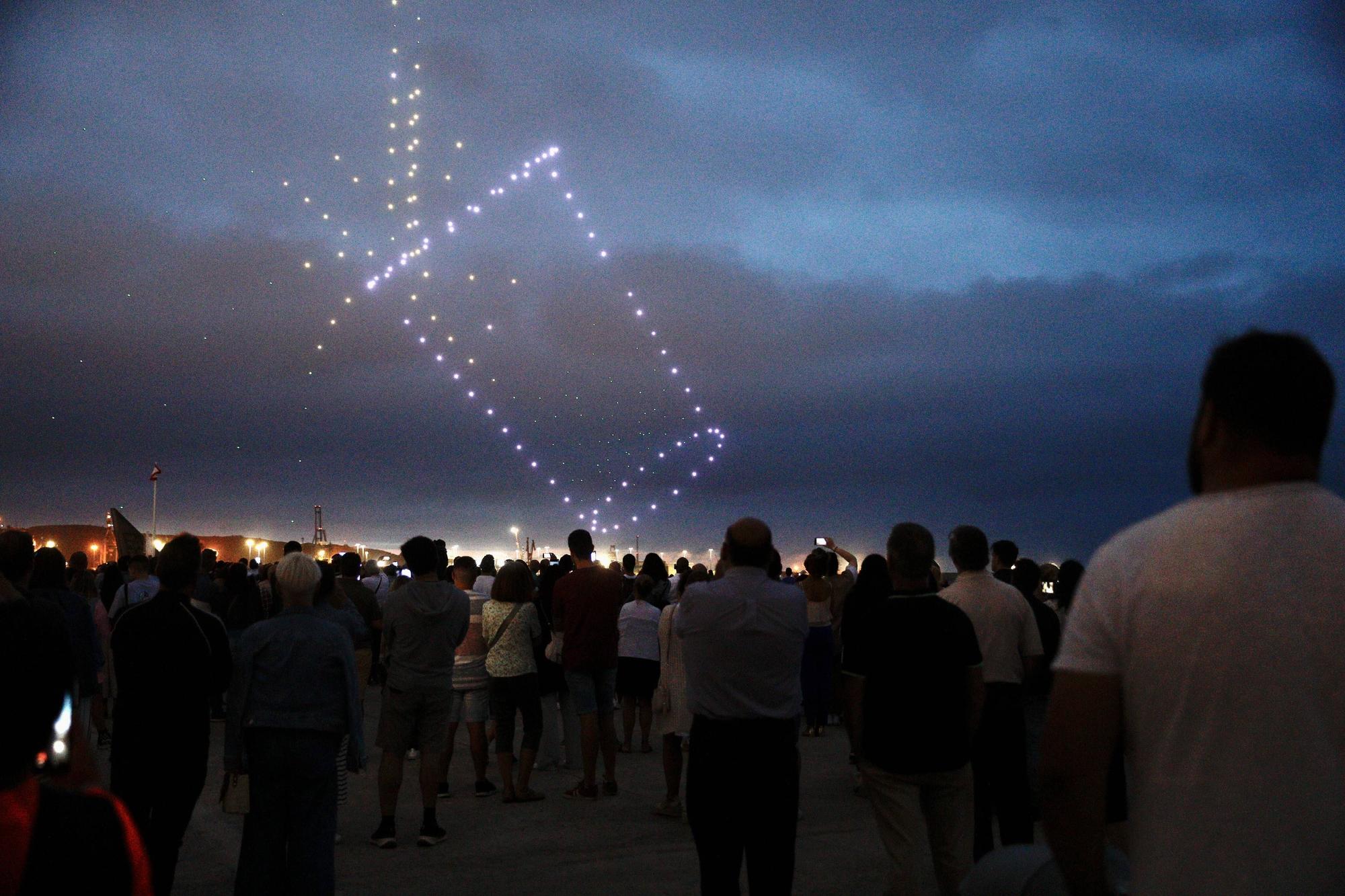 Así ha sido la primera cita de la noche de los drones en Gijón