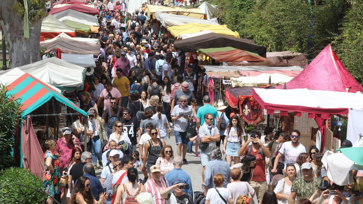Miles de personas disfrutan de la Feria Medieval en una edición anterior.