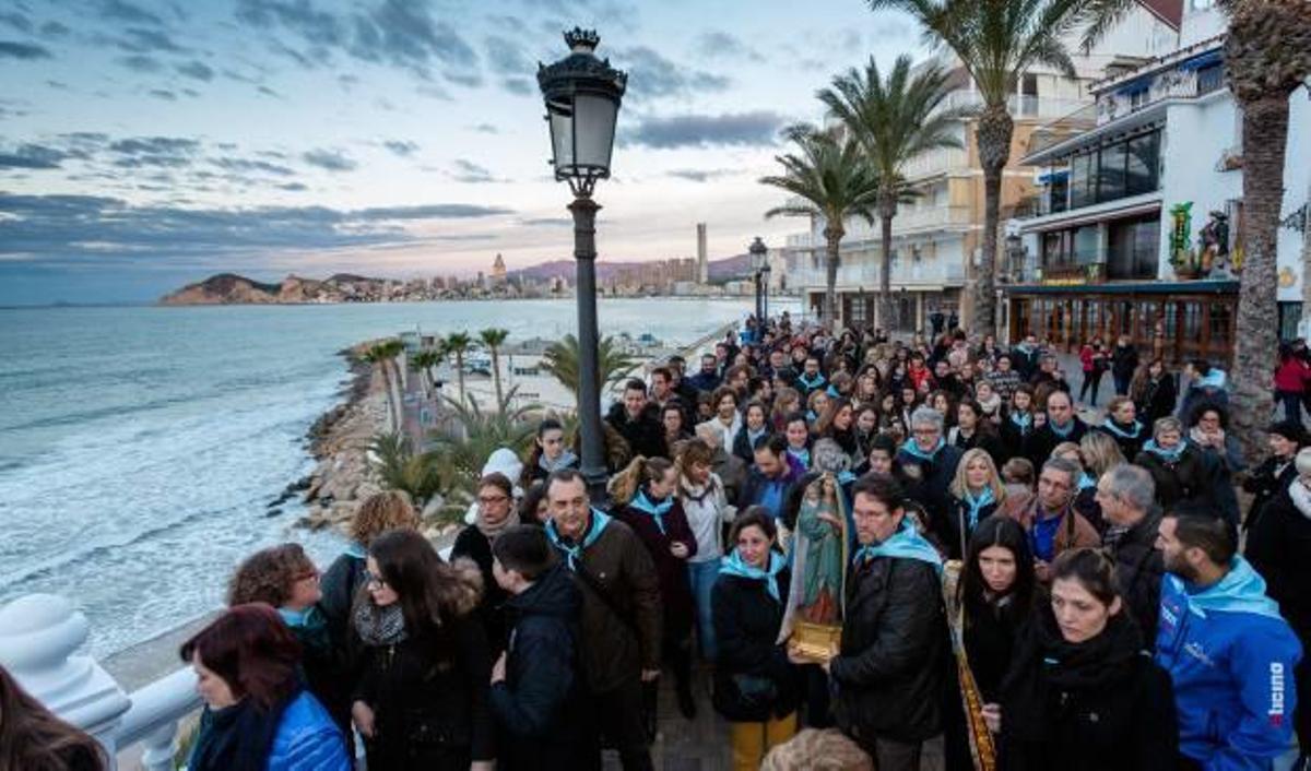 Un momento de la procesión de «l'Alba», que se celebró ayer de madrugada en Benidorm.