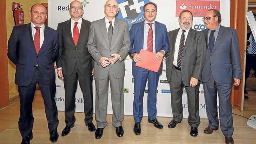 Ignacio Alcaraz, delegado de Banco Santander, con Fernando Redondo, Pedro P. Alonso, José M. Atiénzar y Vicente Rotger.