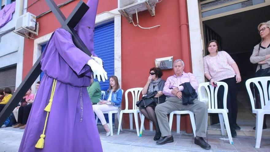 Público en la procesión de Viernes Santo.