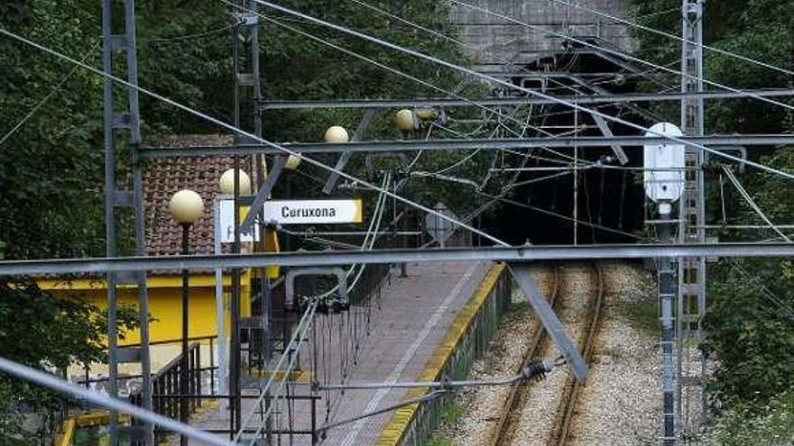 La entrada del túnel de Carbayín, en la línea de Feve.